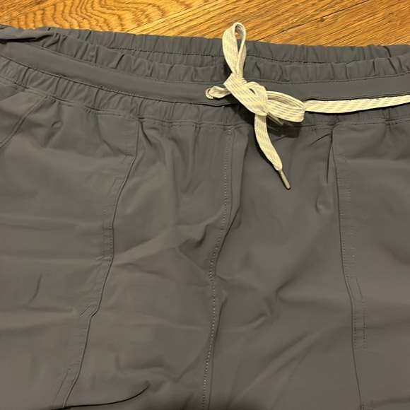 Vuori women’s joggers - Picture 4 of 7
